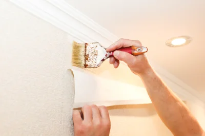 Pose de papier peint à Leynes — revêtements muraux et toiles de verre